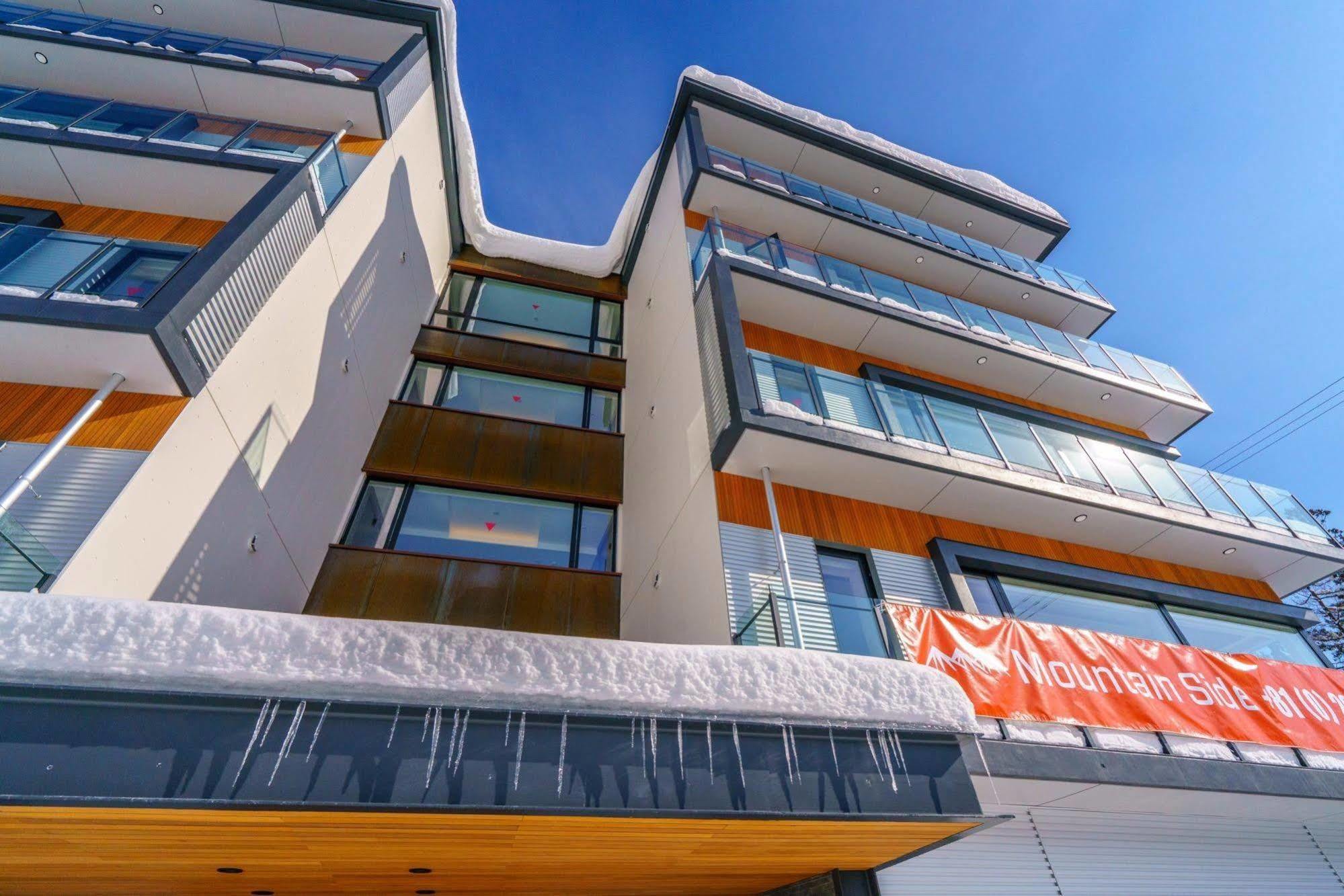Mountain Side Hakuba Hotel Exterior photo