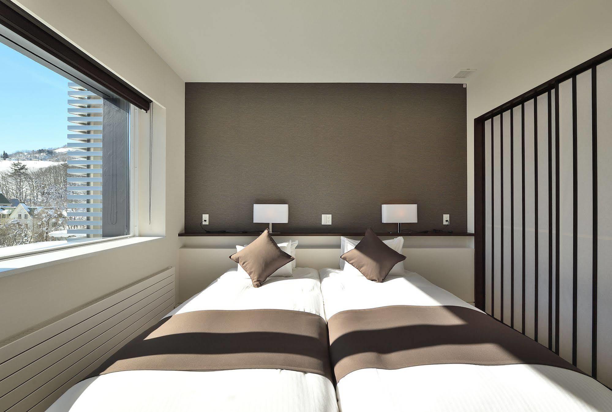 Mountain Side Hakuba Hotel Exterior photo